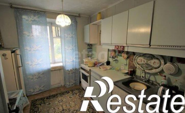 3-комн квартира улица 50 лет Октября, 8,  д. 8
